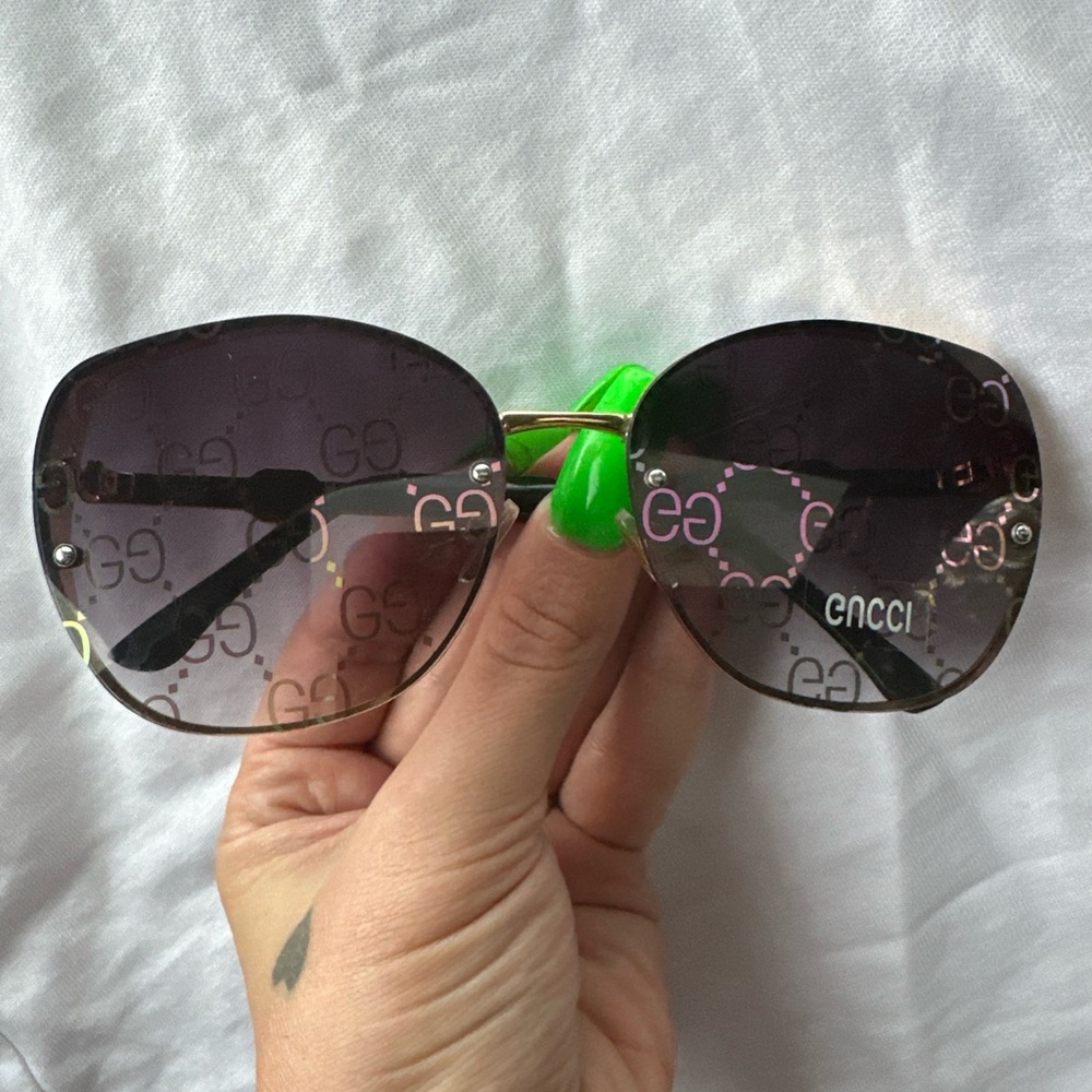 Gucci Black Aviator Sunglasses with Metallic Detailing